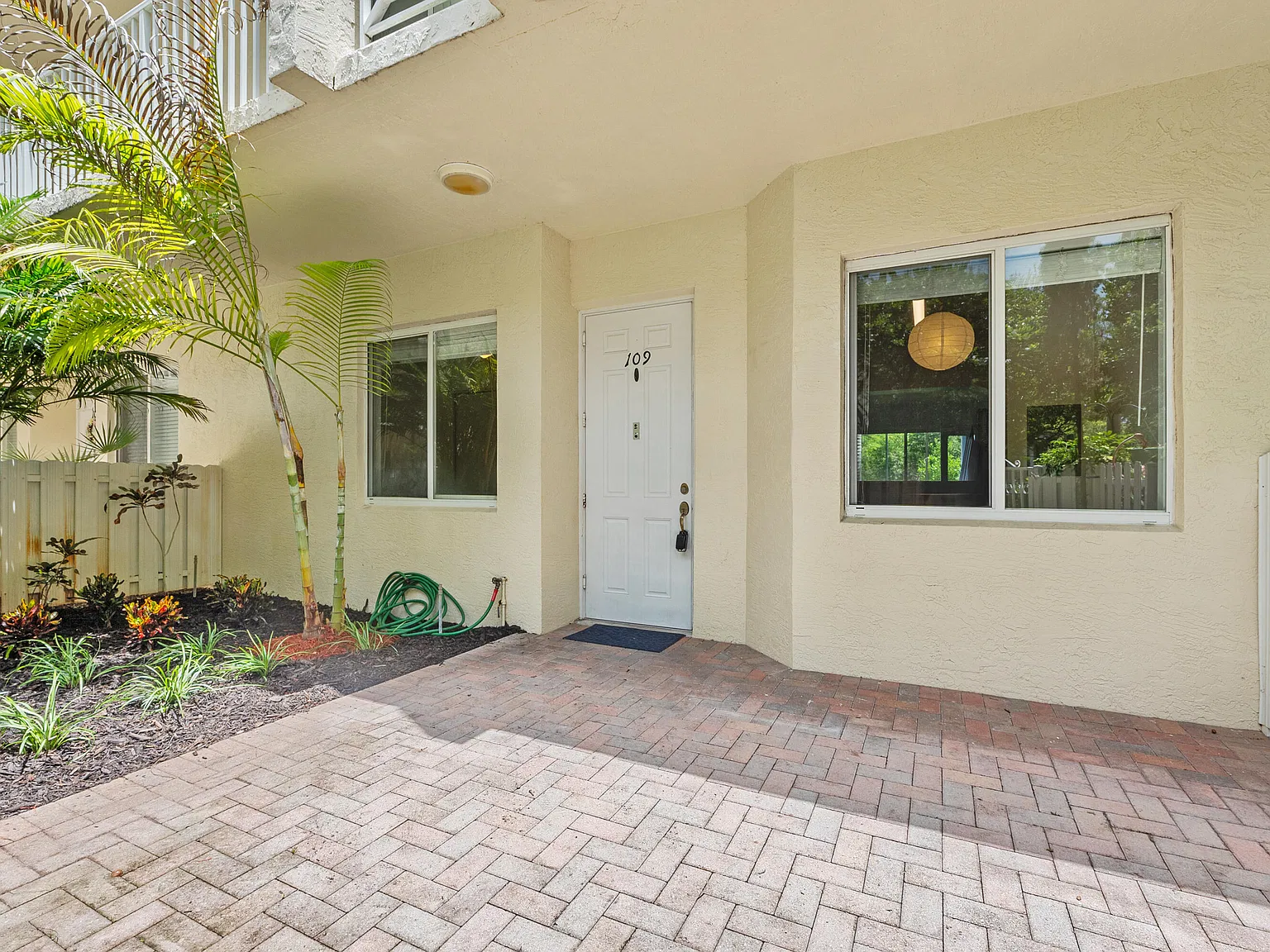 2 bed, 2.0 bath, 1146 sqft, $2,400 — Photo 2