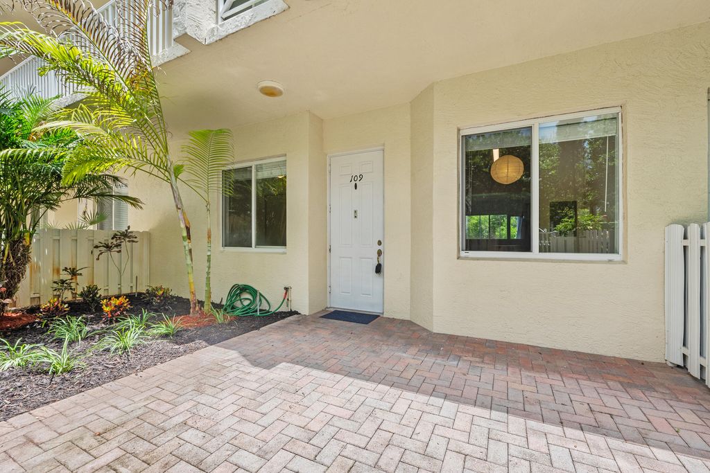 3500 Oaks Clubhouse Dr APT 109, photo 2