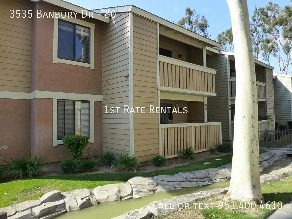 2 bed, 2.0 bath, 915 sqft, $2,350 — Photo 1