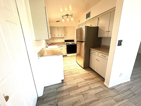 5th image of 2749 N Alvernon Ways