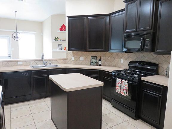 5th image of 21390 Village Crossing Ln