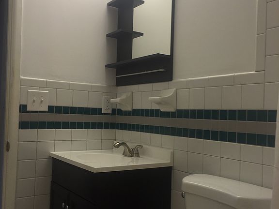 3rd image of 1939 Chaucer Dr APT B