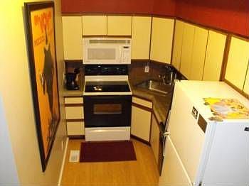 5th image of 212 Oakwood Ave