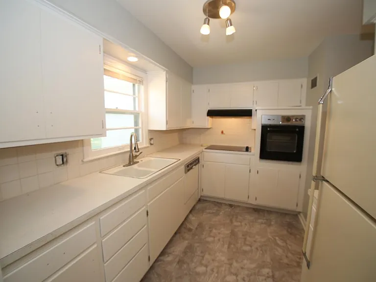 11409 Minor Dr — Photo 7