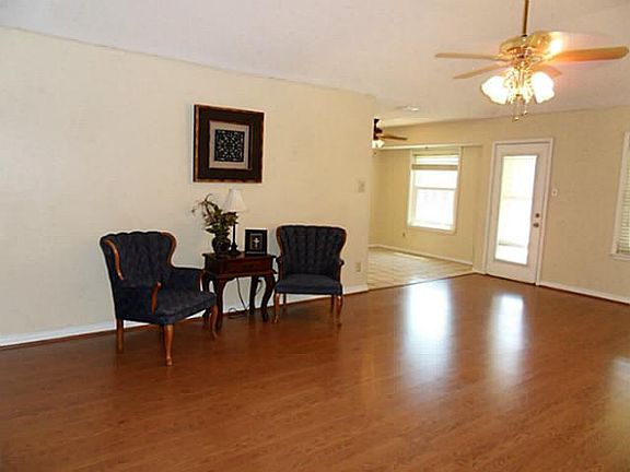 3rd image of 18 Woodcock Cir