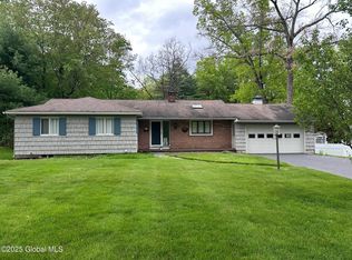 5 Wincrest Dr, Queensbury, NY 12804