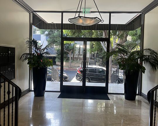 4th image of 1015 N Kings Rd APT 104