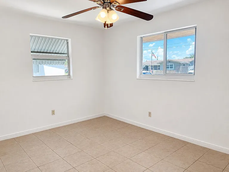 9440 SW 51st St — Photo 12