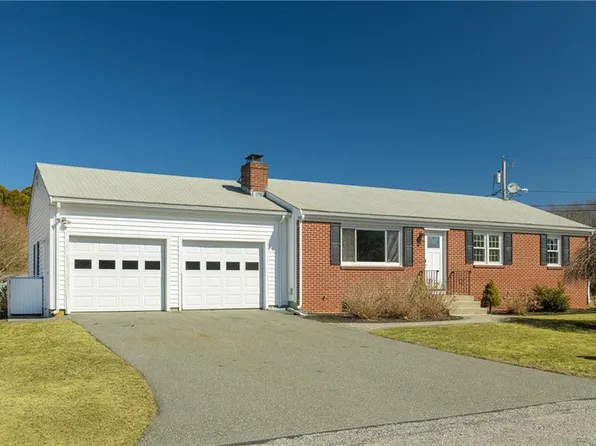 32 Evergreen Dr, Portsmouth, RI 02871