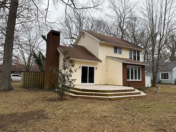 2nd image of 2 Hickory Ln