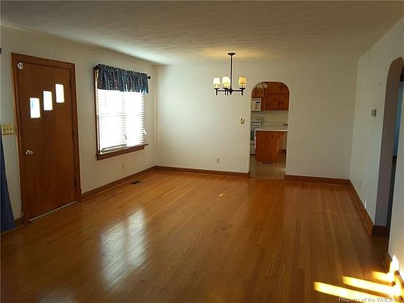 4th image of 144 Gregory Ln