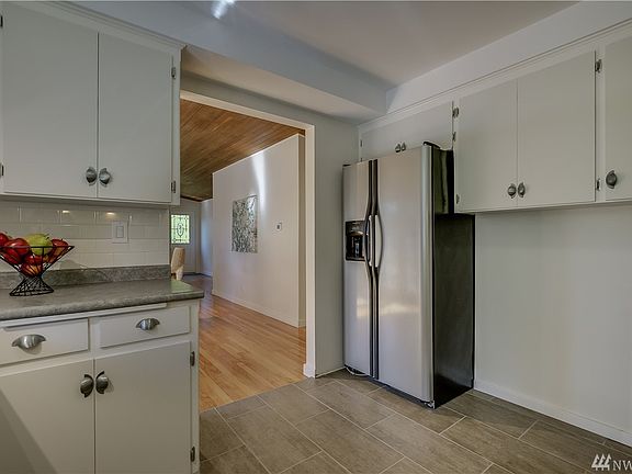 5th image of 18723 Kenlake Pl NE