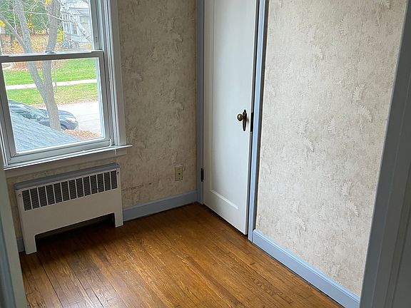 5th image of 600 E Washington St
