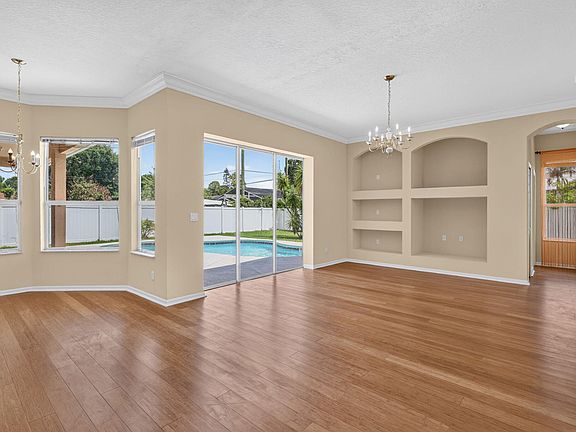 3rd image of 268 SW Moselle Avenue