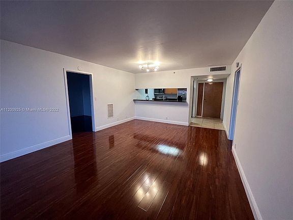 5th image of 7601 E Treasure Dr Ste 8