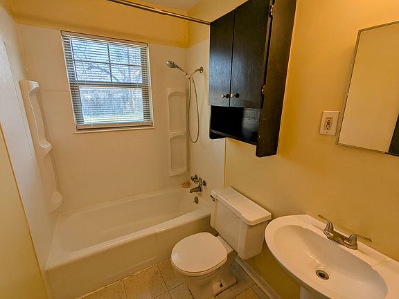 2nd image of 905 S 19th St Unit A