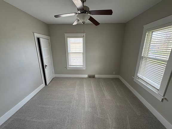3rd image of 1523 E Cuming St