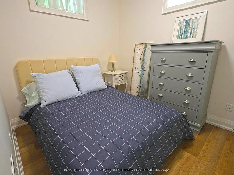 1413 Queen Victoria Ave — Photo 3