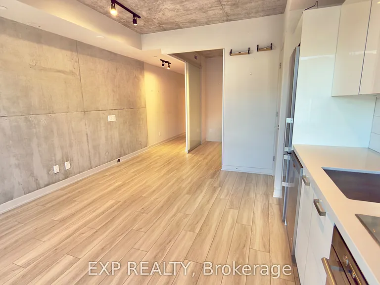458 Richmond St W #401 — Photo 17