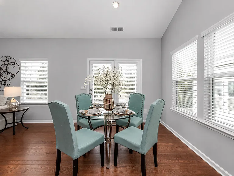 1015 Albany Park Dr — Photo 13