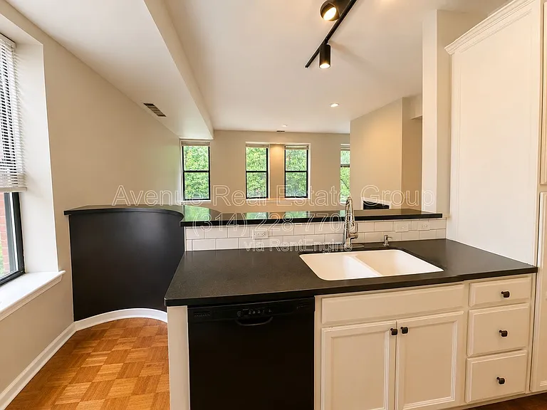 4366 W Pine Blvd #B — Photo 6