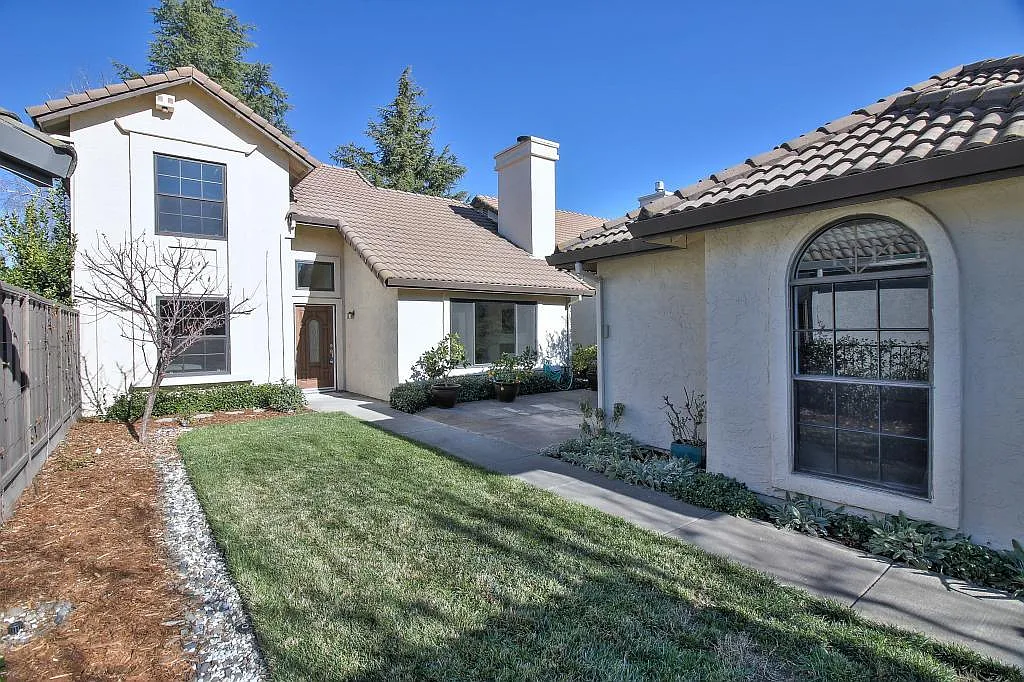 1157 Lerma Ln photo 1