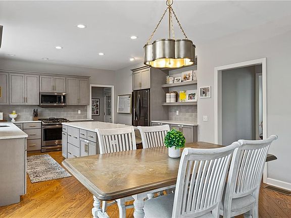 3rd image of 44 Cherry Hill Ct