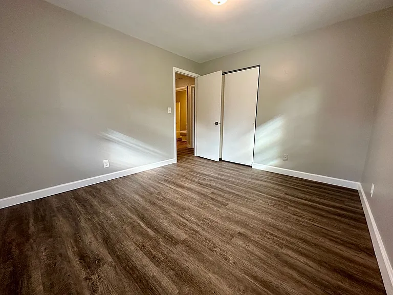 2274 Broadmoor Dr — Photo 14