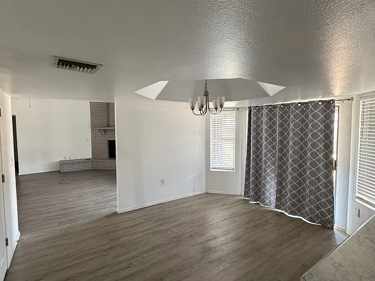 1609 E Garnet Ave — Photo 3