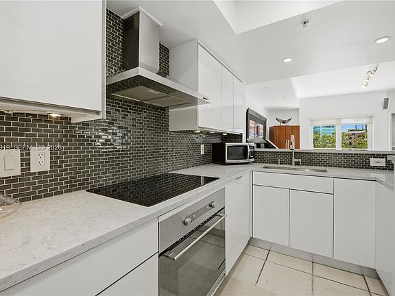 3rd image of 120 Jefferson Ave APT 12022