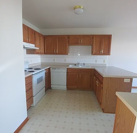 2nd image of 4015 Bay Point Dr