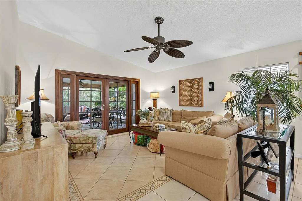 2 bed, 2.0 bath, 1306 sqft, $2,200 — Photo 2