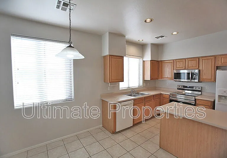 6331 W Pontiac Dr — Photo 2