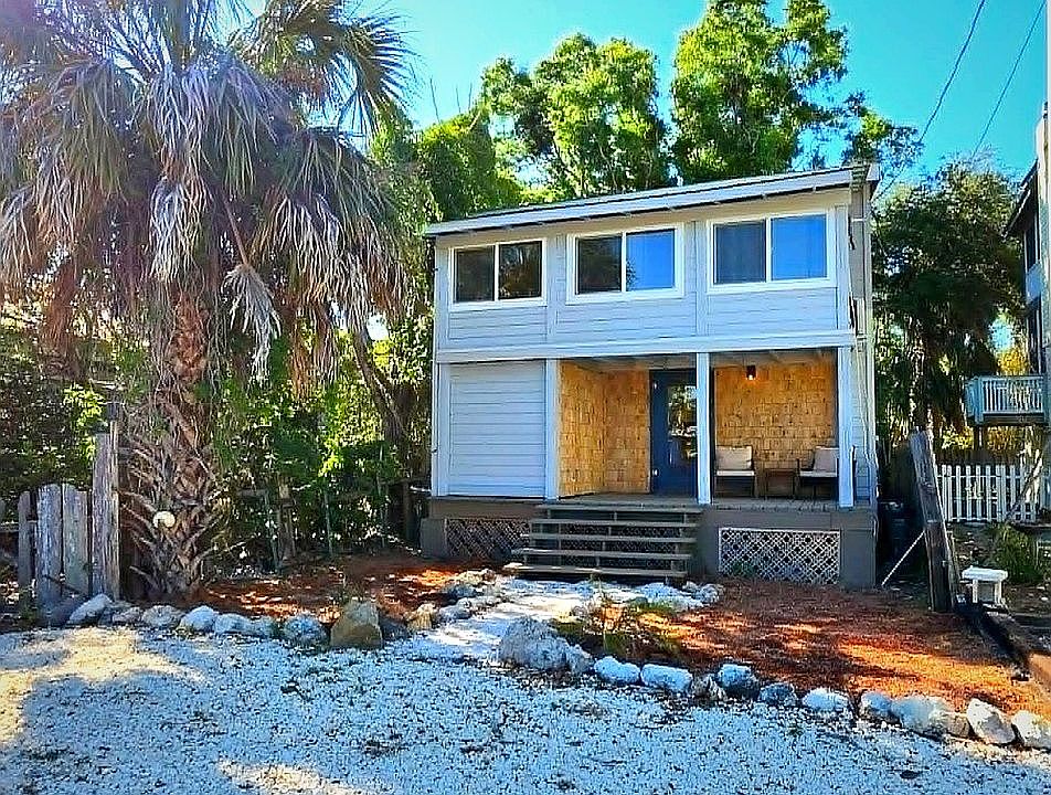 1st image of 749 6th St