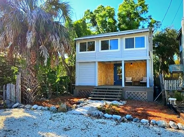 749 6th St, Cedar Key, FL 32625