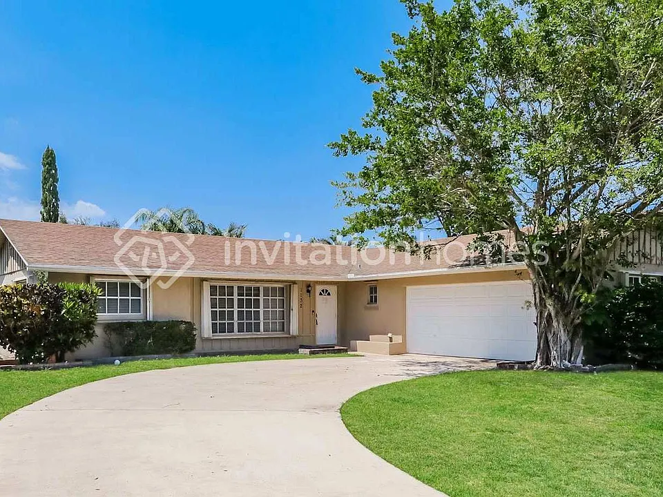 1132 Essex Dr