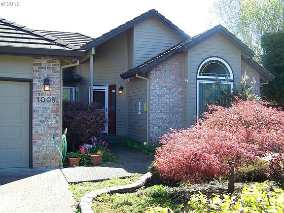 2nd image of 1005 NW 81st Cir