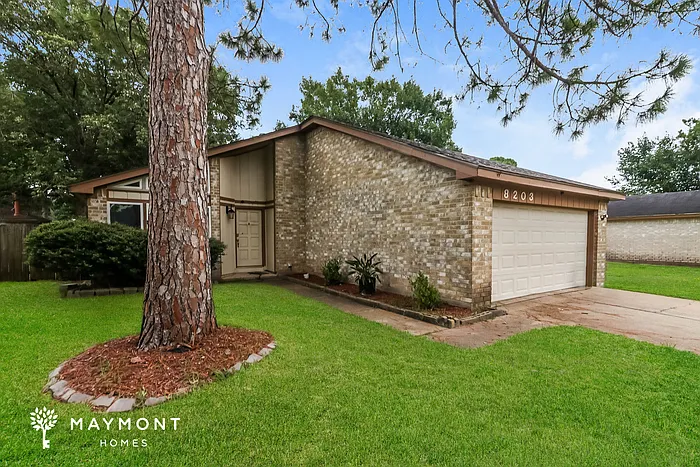8203 Valeta Dr