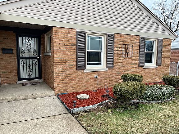 2nd image of 801 Oakton St