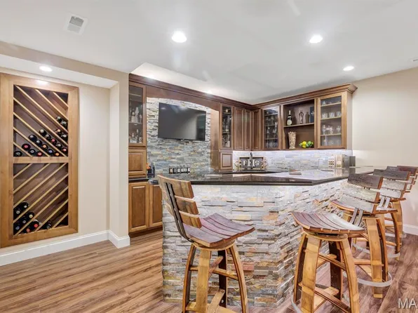 221 Oakhurst Cir, O'Fallon, MO 63368
