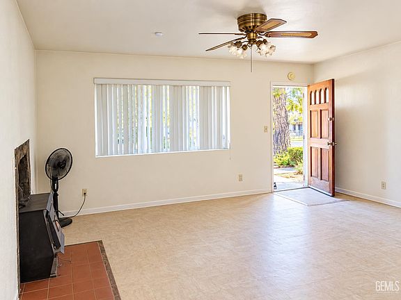 2nd image of 2701 Flower St