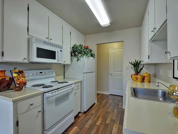 2nd image of 1435 163rd Ave #2B-1Ba-950Sqft