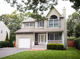 81 Maple Rd, Rocky Point, NY 11778