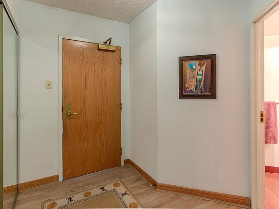 5th image of 1470 Pennyfarthing Dr #103