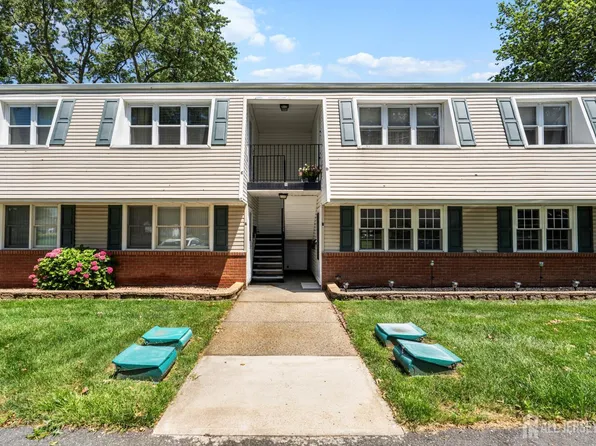 10 Haven Dr APT B, Matawan, NJ 07747