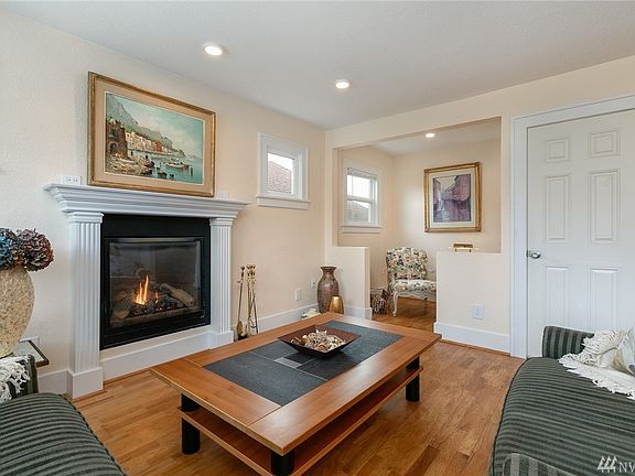 3rd image of 3611 Hoyt Ave