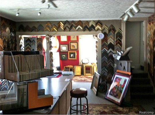 4th image of 422 E Grand River Ave