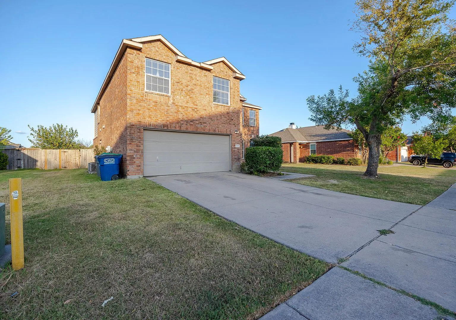 Perfect for growing families, this spacious home offers natural light, a huge backyard, community... — Photo 3