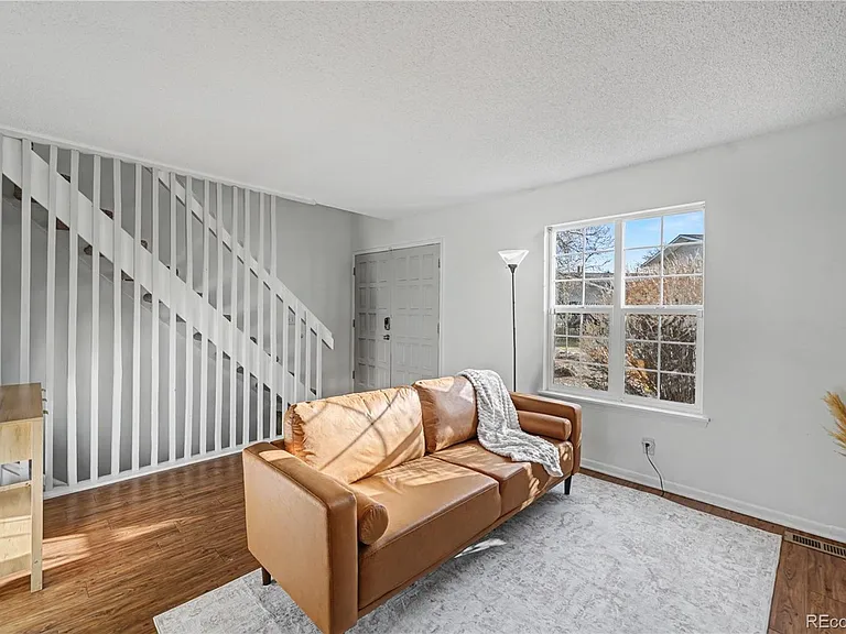 1920 S Oswego Way — Photo 2
