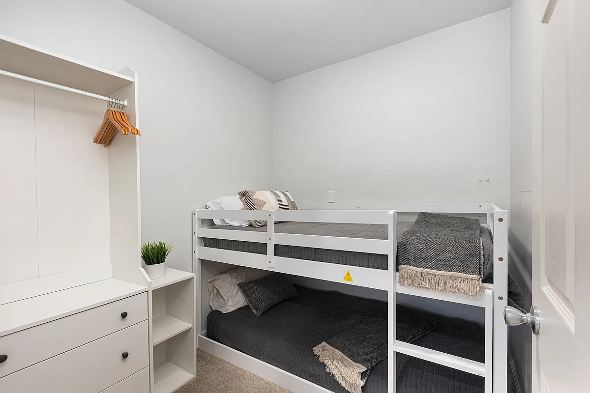 2 bed, 800 sqft, $3,100 — Photo 4